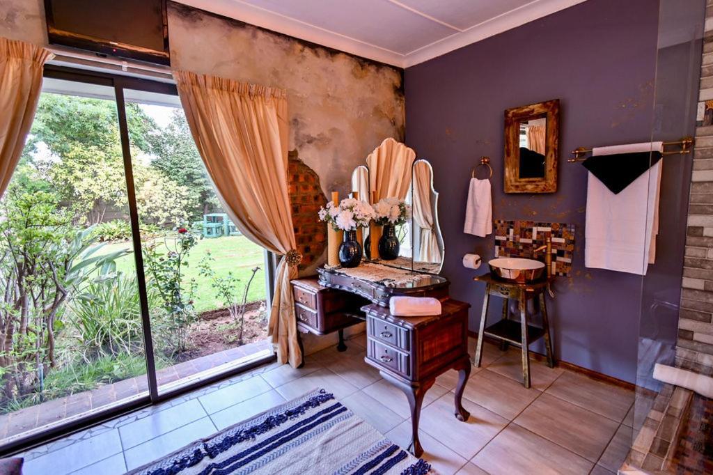 Iszis Guest House 블룸폰테인 외부 사진